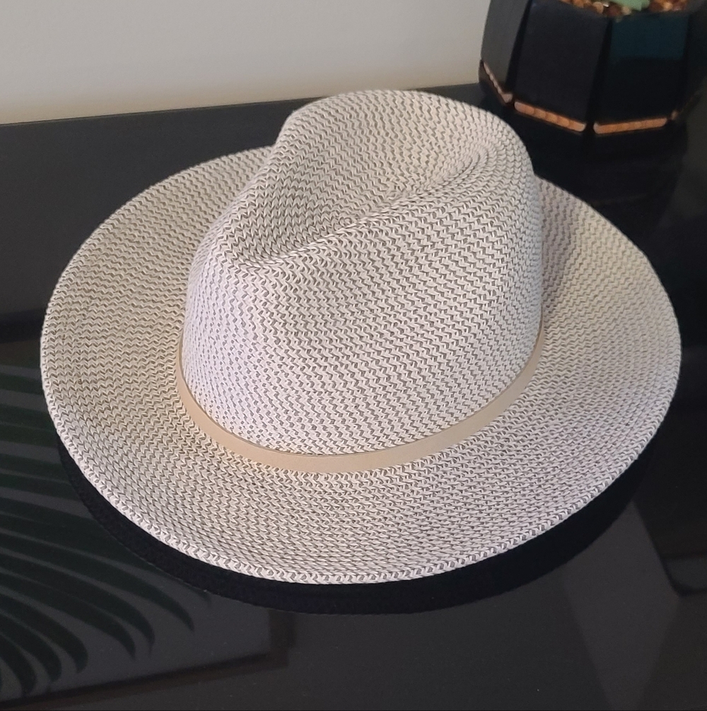 Womens C.C. CC woven Sun Hat. Adjustable Size Like New Gray/cream/beige